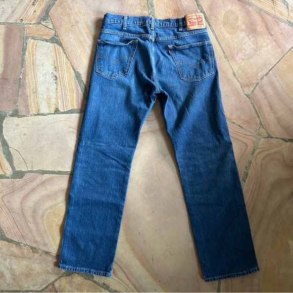 Levi's Men's Straight Jeans in Medium Blue Denim - Picture 2 of 4